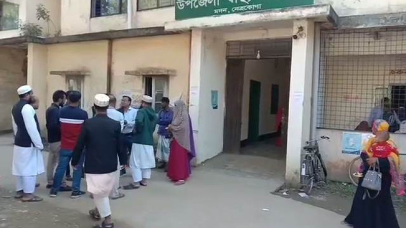 মদনে চেয়ারে বসাকে কেন্দ্র করে দু'পক্ষের সংঘর্ষ নিহত-১