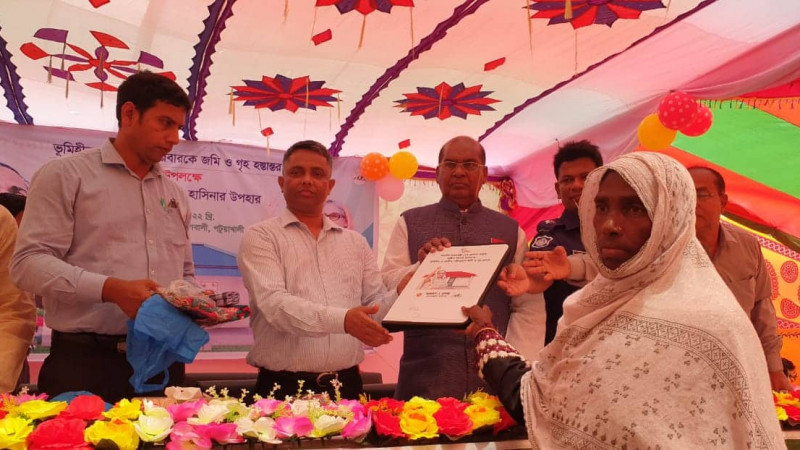 রাঙ্গাবালীতে প্রধানমন্ত্রীর ঈদ উপহার    জমিসহ ঘর পেল ৫২০ পরিবার