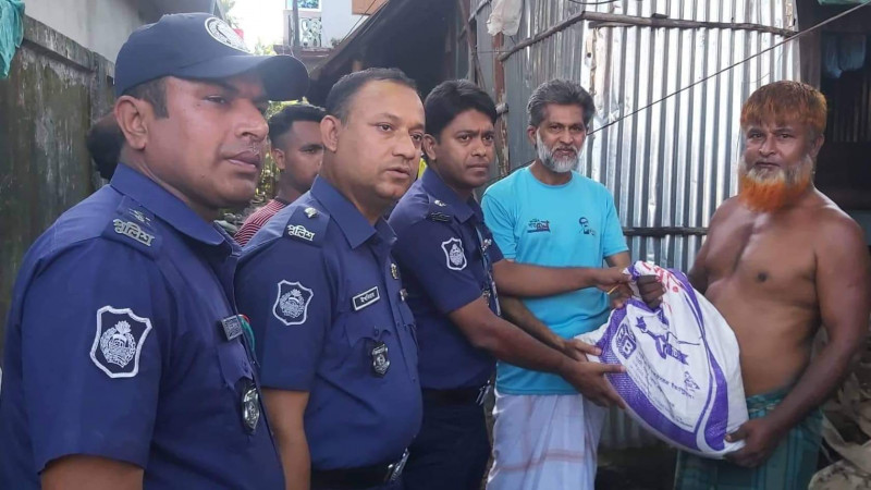 বন্যা দুর্গতদের পাশে সুনামগঞ্জ জেলা পুলিশ।