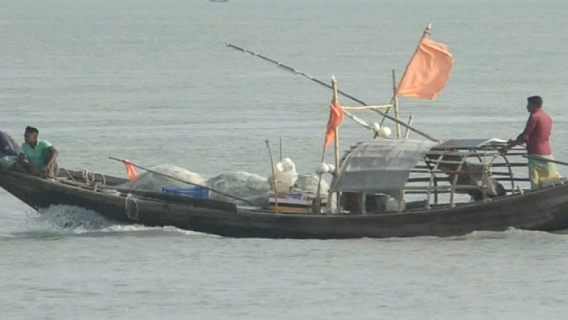 সাগরে মিলছে না ইলিশ, হতাশ জেলেরা