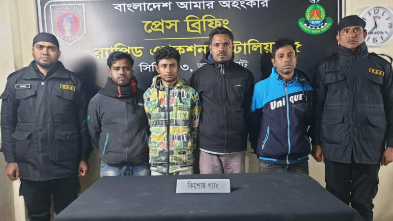 র‌্যাবের অভিযানে কিশোর গ্যাংয়ের লিডারসহ ৪ জন আটক