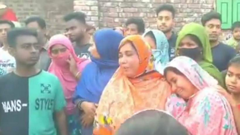 যৌতুকের টাকা ও খাট দিতে না পারায় গৃহবধূকে পিটিয়ে হত্যার অভিযোগ