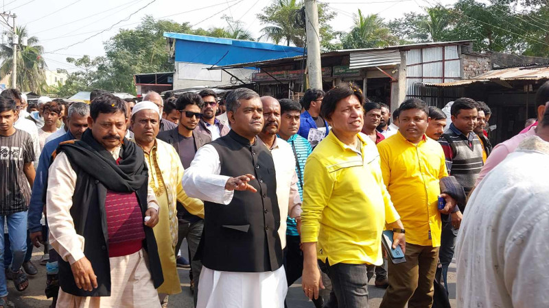 মোরেলগঞ্জে ভোটারদের দ্বারে দ্বারে বদিউজ্জামান সোহাগ