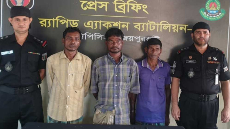 র‌্যাব-৫, এর অভিযানে ২ হাজার ৫৩ লিটার মদ সহ ৩ জন আটক