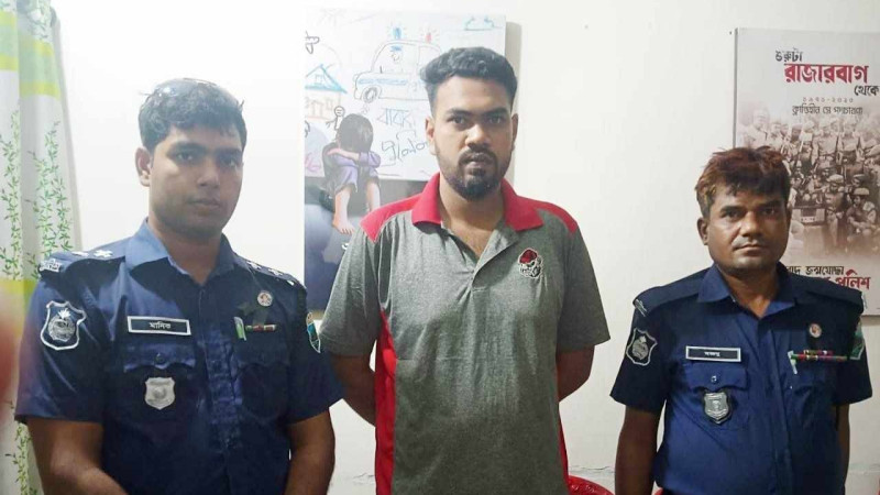 নওগাঁয় স্ত্রীর অশ্লীল ছবি ও ভিডিও ছড়িয়ে দেওয়ার স্বামী আটক