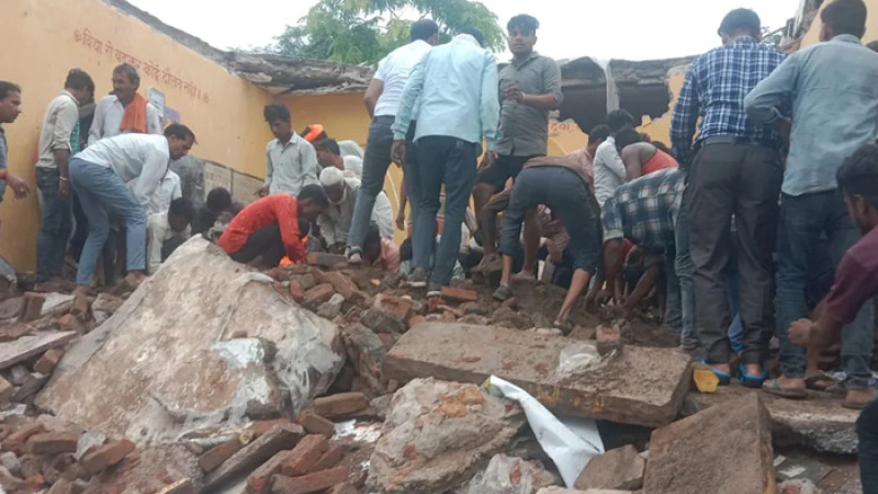 ভারতে স্কুল ভবন ধসে চার শিশুর মৃত্যু, আটকা ৪০