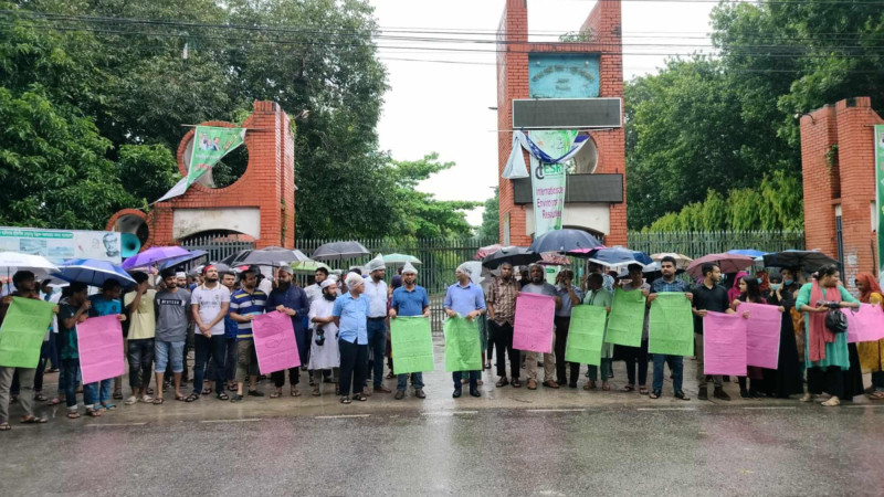মাভাবিপ্রবির ছাত্রদের পাশে দাঁড়িয়েছিলেন যে শিক্ষকরা