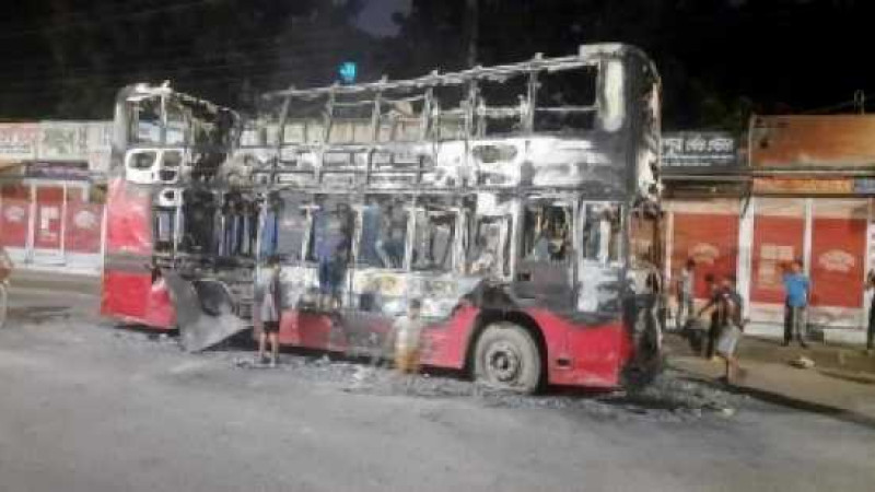 দুই দিনে সারাদেশে ৪৫টি যানবাহনে আগুন