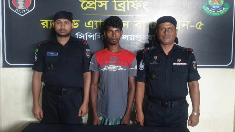 র‌্যাবের অভিযানে ৪শ' পিস ইয়াবা ট্যাবলেট সহ যুবক আটক