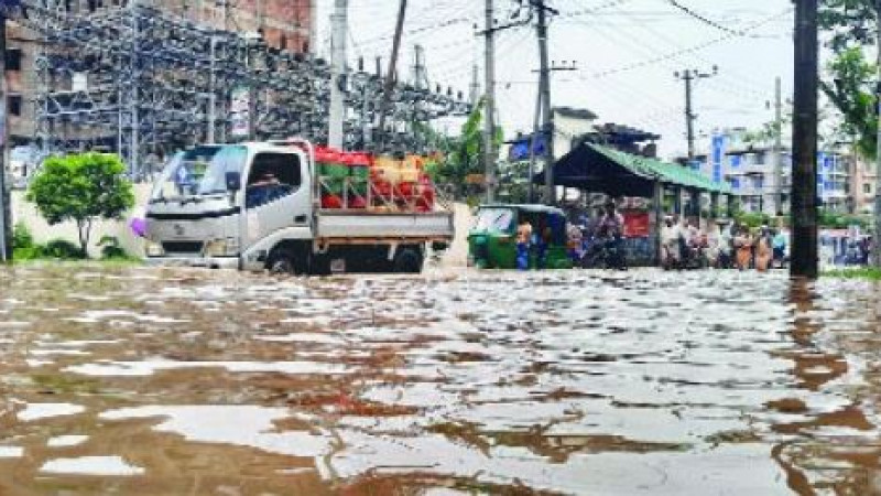 বন্যার পানিতে তলিয়ে গেছে সিলেট নগরী