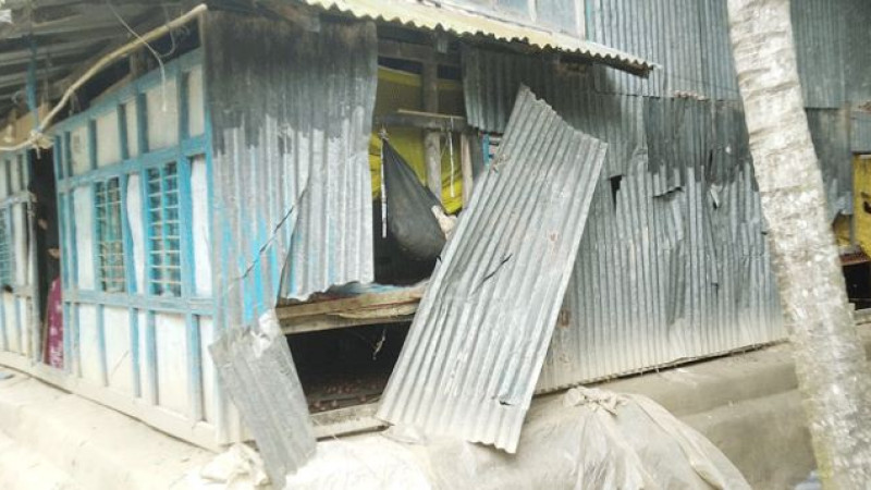 সিঙ্গারা খাওয়া কেন্দ্র করে দফায় দফায় সংঘর্ষ