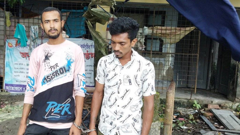 মোরেলগঞ্জে চুরি করে নেওয়া ভ্যানসহ দুই যুবক গ্রেফতার