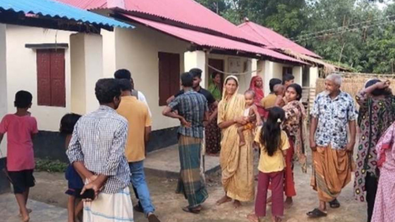 নওগাঁয় আশ্রয়ণ প্রকল্পের ঘর বিক্রির অভিযোগ