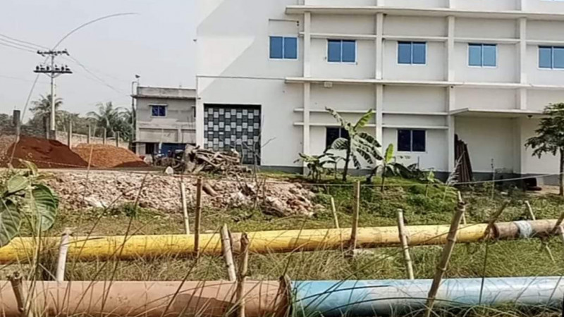 সোনারগাঁয়ে বালু ফেলে জমি দখলের চেষ্টা, বাধা দেওয়ায় প্রাণনাশের হুমকি