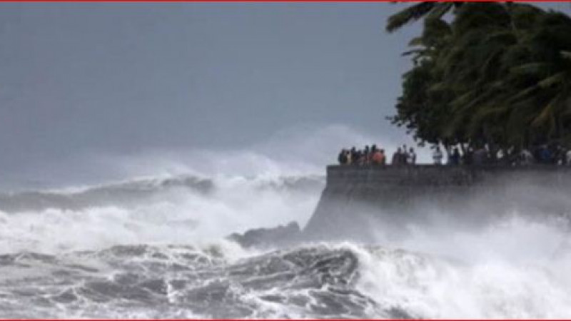 উপকূলে ৯ ফুট উচ্চতার জলোচ্ছ্বাস