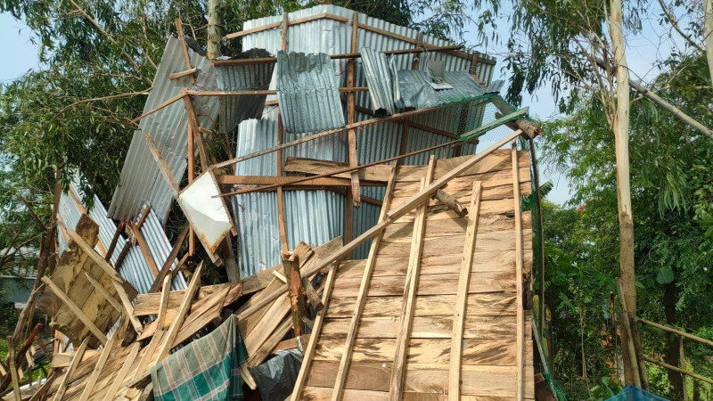 কালবৈশাখী ঝড়ে লণ্ডভণ্ড শ্রীনগর উপজেলা দুটি গ্রাম