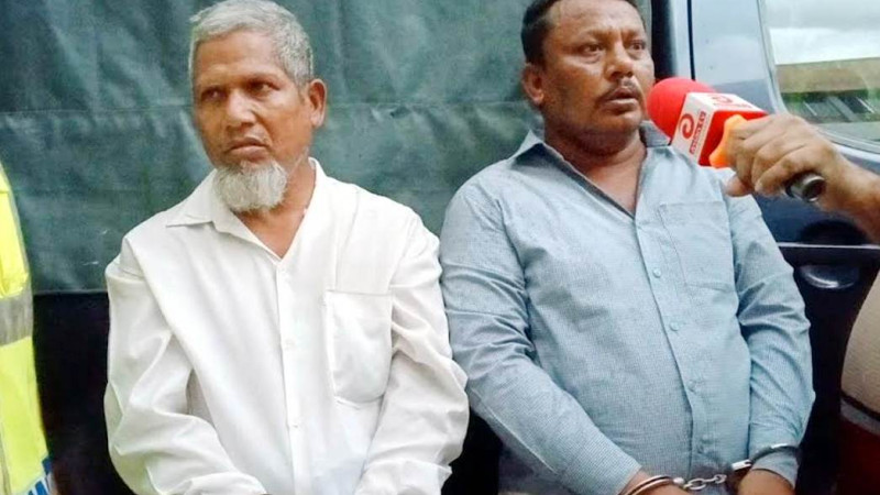 মোল্লাহাটে সোনালী ব্যাংক থেকে টাকা হাতিয়ে নেওয়ার সময় আটক ২