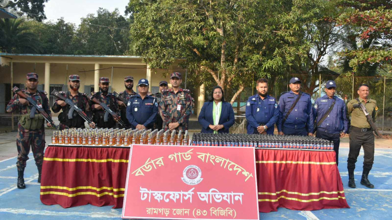 বিজিবির অভিযানে বিপুল পরিমাণ ভারতীয় মদ ও ফেন্সিডিল আটক