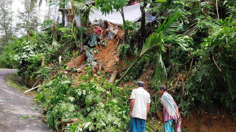 সুবলং চ্যানেলে তীব্র স্রোতের কারণে কাপ্তাই হ্রদে লঞ্চ চলাচল বন্ধ
