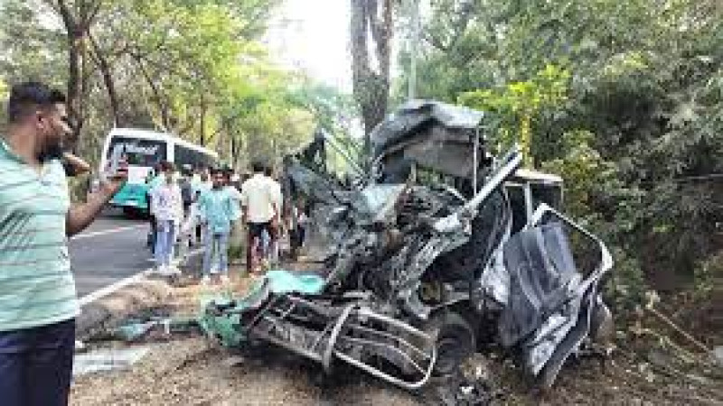 জুন মাসে সড়কে ঝরেছে ৬৯৬ প্রাণ