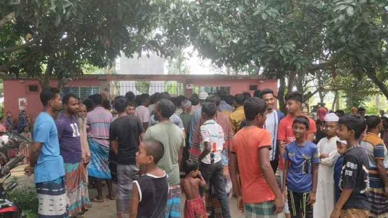 নওগাঁয় ধান ক্ষেত থেকে অজ্ঞাত ব্যক্তির মৃতদেহ উদ্ধার