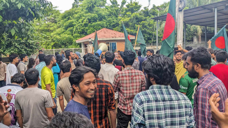 হল ত্যাগের নির্দেশ মানতে নারাজ বশেমুরবিপ্রবির শিক্ষার্থী