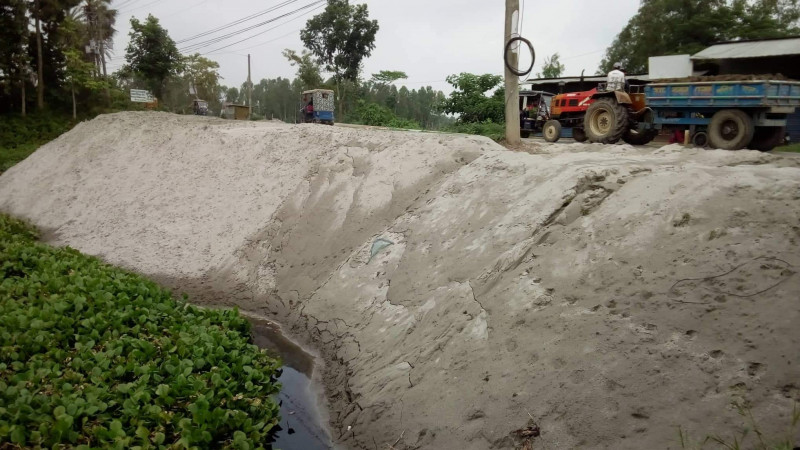 শ্রীনগরে গণপূর্ত মন্ত্রনালয়ের ৫ কোটি টাকার জায়গা দখল