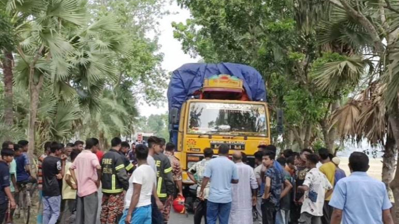 নওগাঁয় ট্রাকের ধাক্কায় মোটরসাইকেল আরোহী নিহত